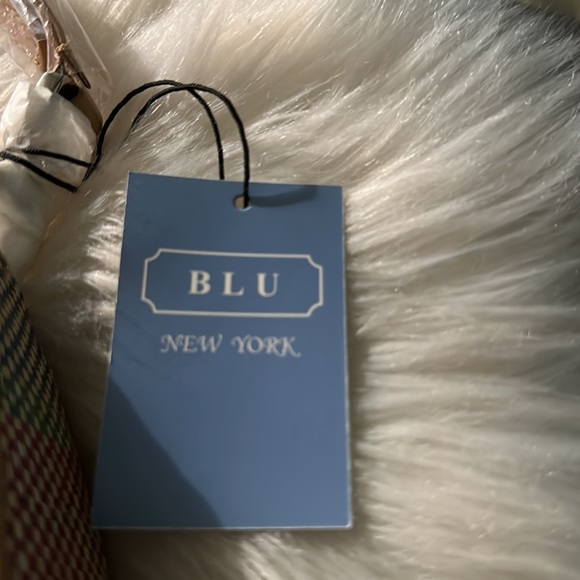 (NWT) BLU New York woven handbag in an iridescence color, 10x5" - Picture 9 of 11
